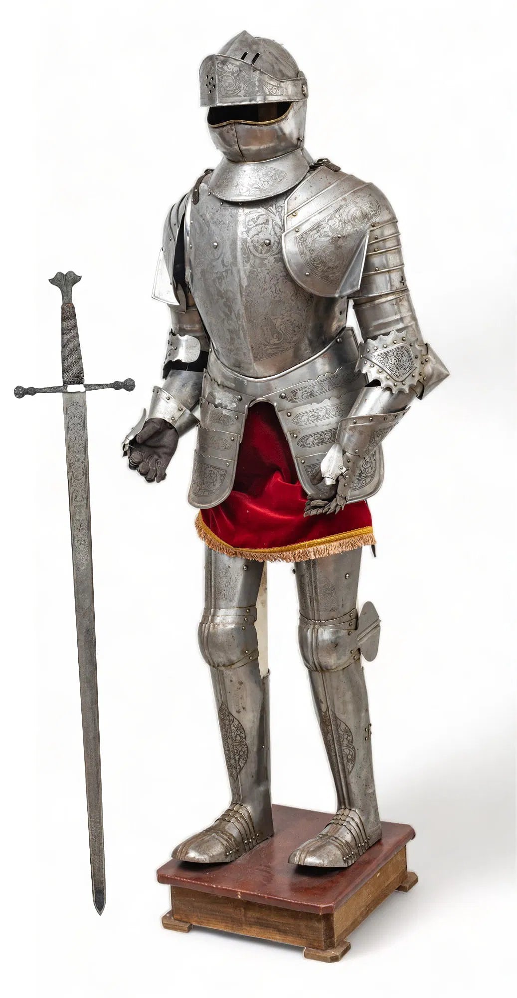 Spanish Conquistador Suit Of Armor Replica Anthonys Fine Art Antiques Spanish Conquistador Suit Of Armor Replica Anthonys Fine Art Antiques